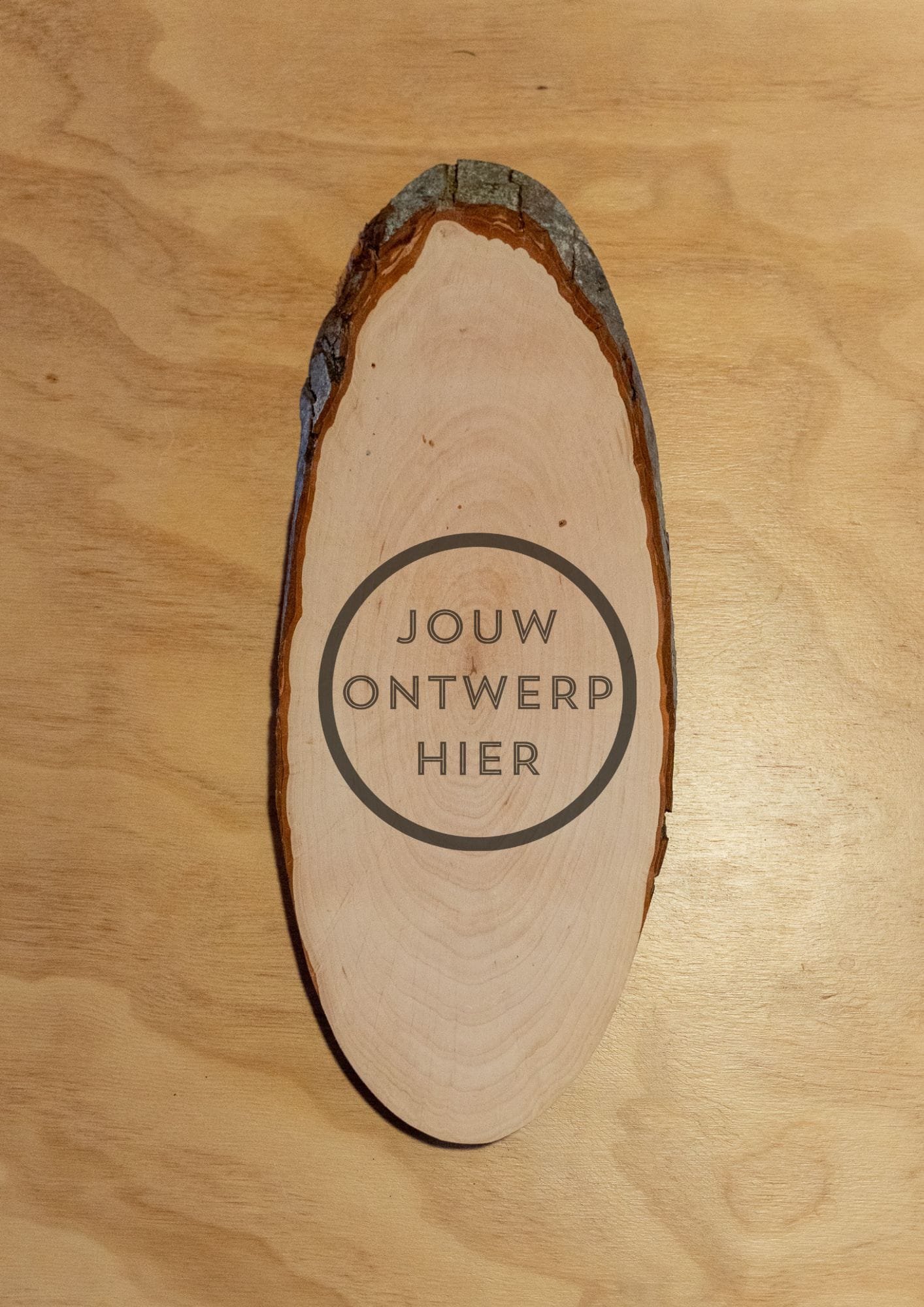 Ontwerp zonder titel (1) Serveerplank essen met schors 40 – 46 cm